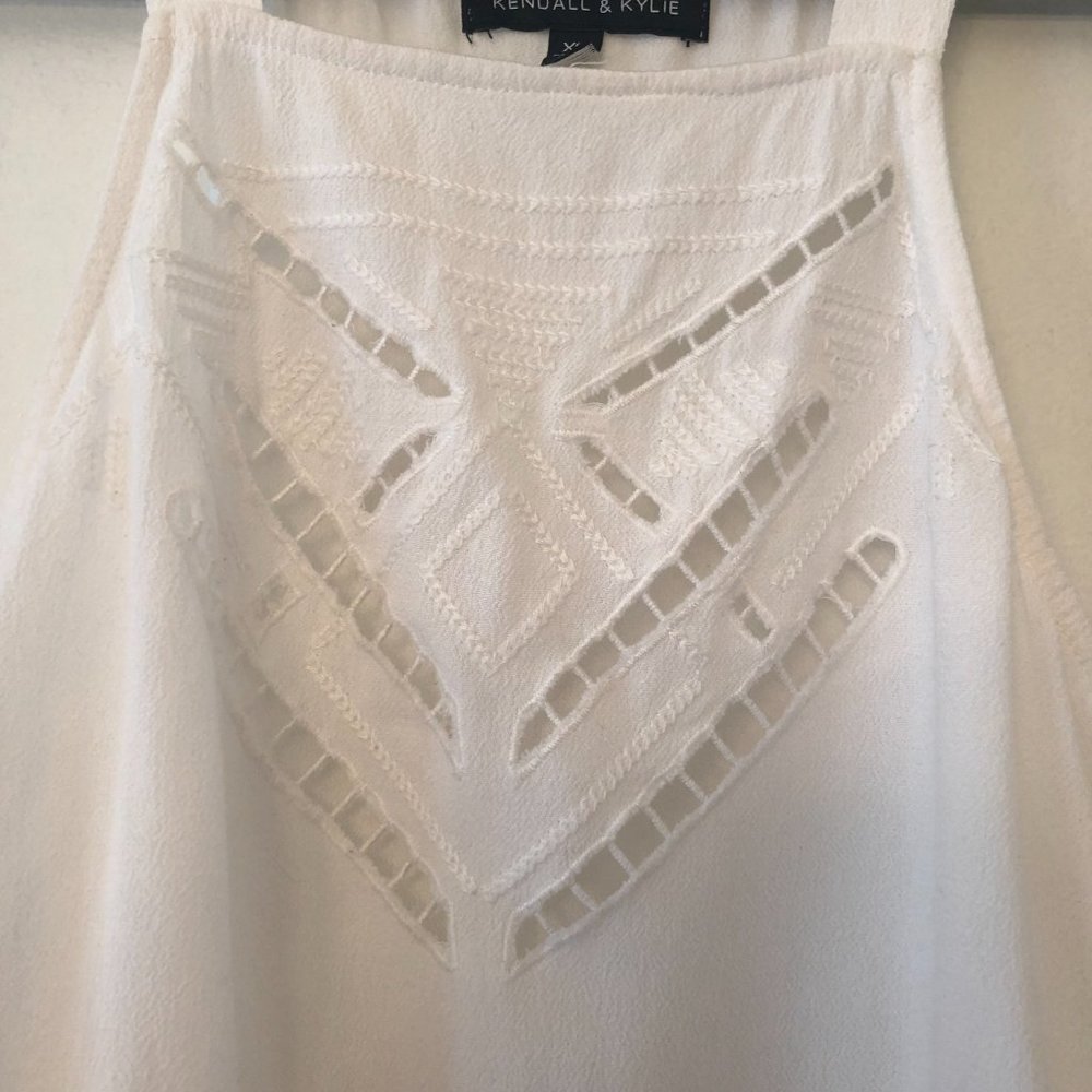 Kendall & Kylie Sleeveless Cropped Blouse in White Size XS - Picture 6 of 8